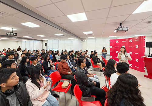 Zegel impulsa el liderazgo juvenil en Ica e Iquitos con CADE Universitario