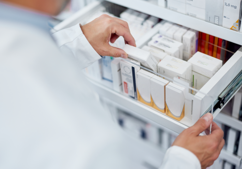 técnico de farmacia y el control de calidad en medicamento - Zegel